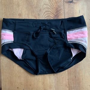 Lululemon hot yoga shorts